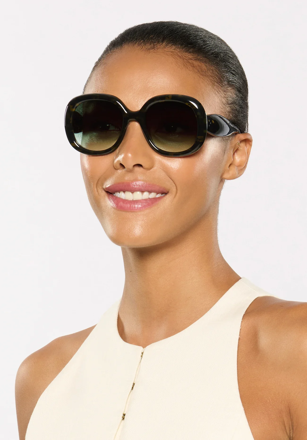 Krewe Chloe Tortuga Noir Sunglasses - Image 5